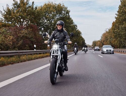 Royal Enfield Flying Flea C6: Jump around!