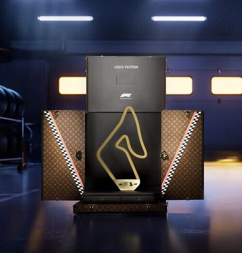 George Russell wins at Spielberg &ndash; Louis Vuitton showcases the trophy