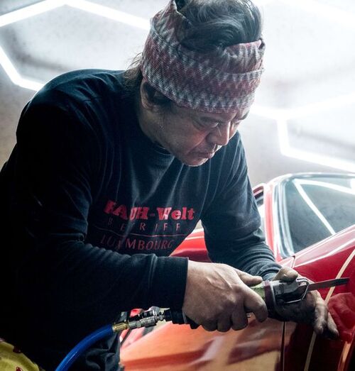 Rauhe Welt, wilder Porsche: Joe und sein Mecha Ureshi