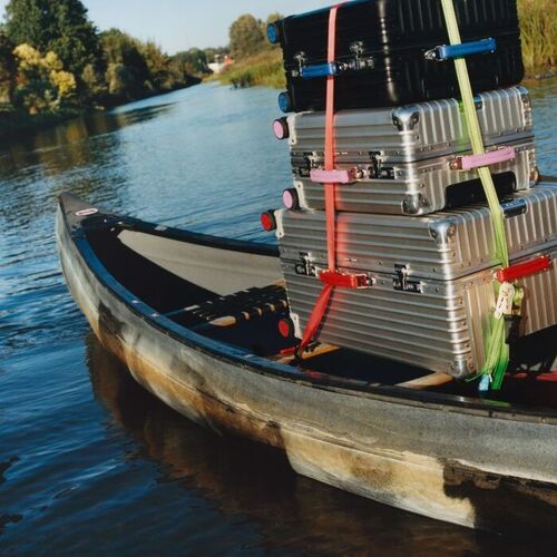 RIMOWA bringt den Sommer ins Rollen