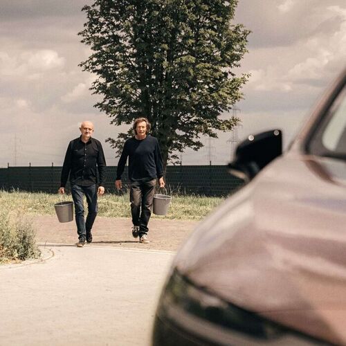 Car Wash: Jo Stenuit und der Mazda6e