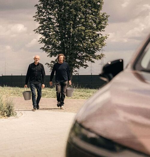 Car Wash: Jo Stenuit und der Mazda6e