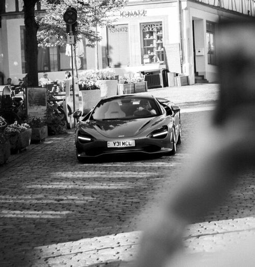 Kopf hoch: Mit dem McLaren 750S Spider unterwegs in Herzogenaurach