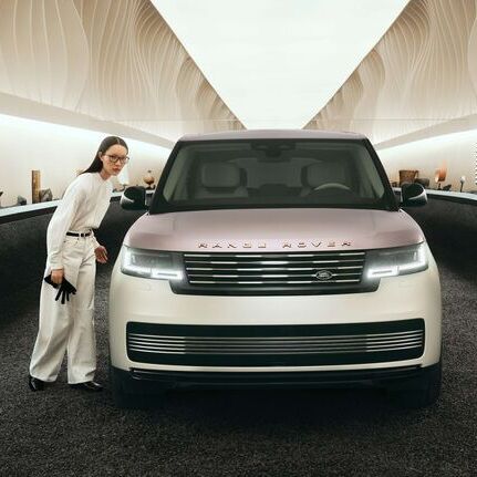 Spurensuche: Installation &raquo;Traces&laquo; von Range Rover auf der Milan Design Week 2026