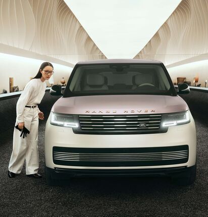 Spurensuche: Installation &raquo;Traces&laquo; von Range Rover auf der Milan Design Week 2026