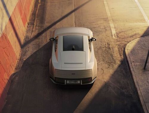 So. Da ist er also: der neue Jaguar Type 01
